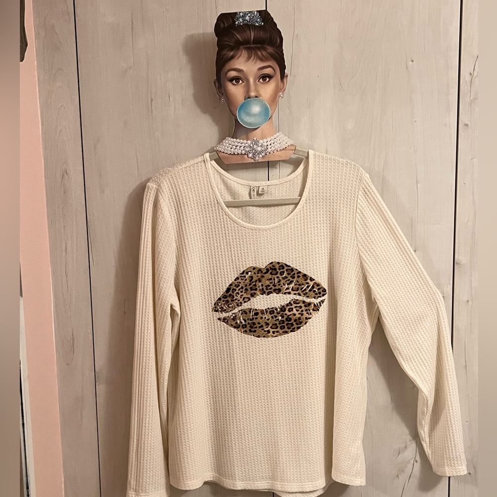 Casual long sleeve shirt animal print lips
